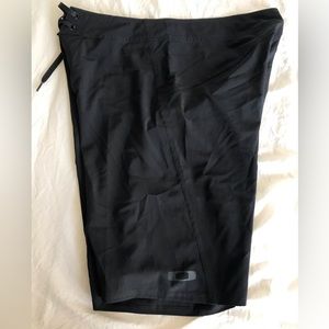 Oakley Board Shorts Black Swim Trunks 32 NWOT